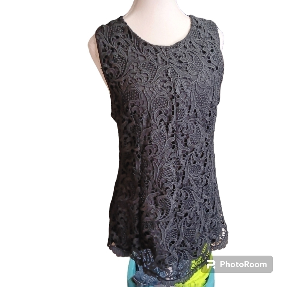 Jade and Juliet Black High Low Sleeveless Top Women's Size M